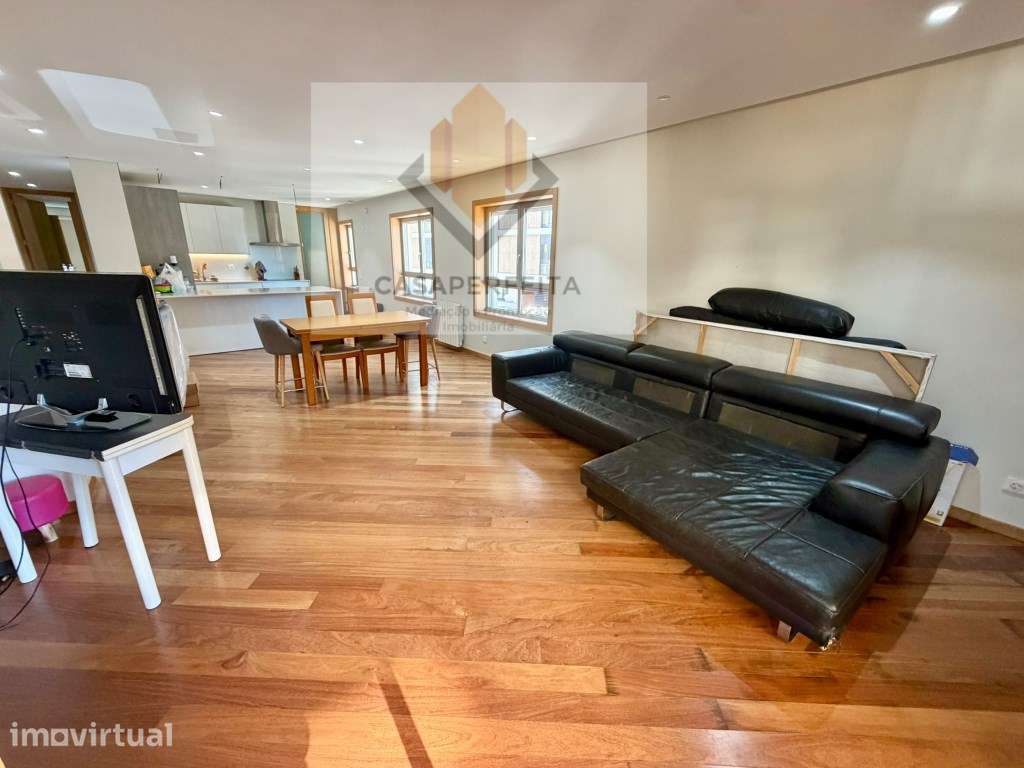 Apartamento T4 Semi-Novo com 2 Suites, Varanda e Box para 2 carros ... - Grande imagem: 5/29