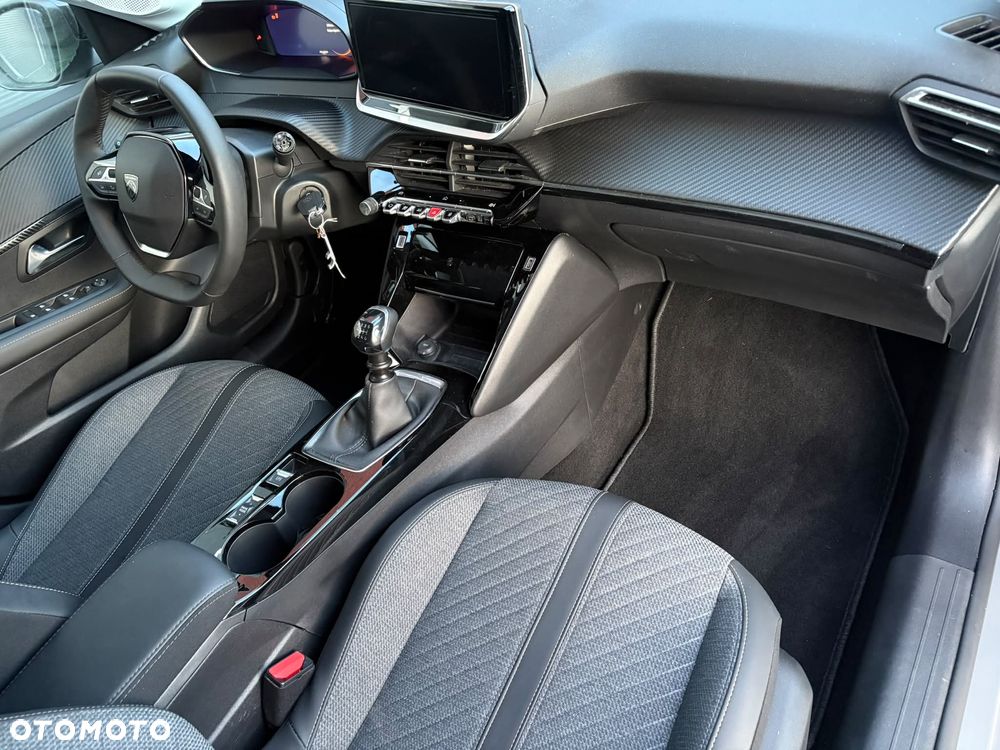 Peugeot 208 - 10