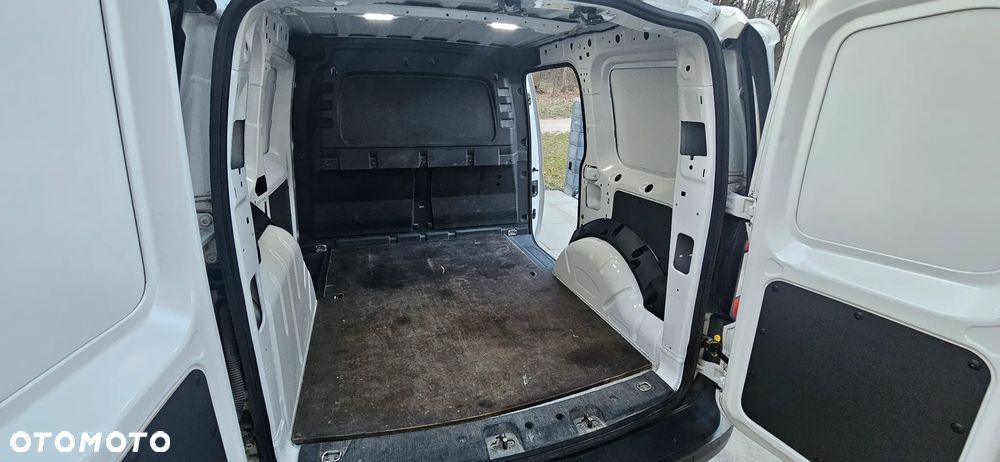 Volkswagen Caddy - 29