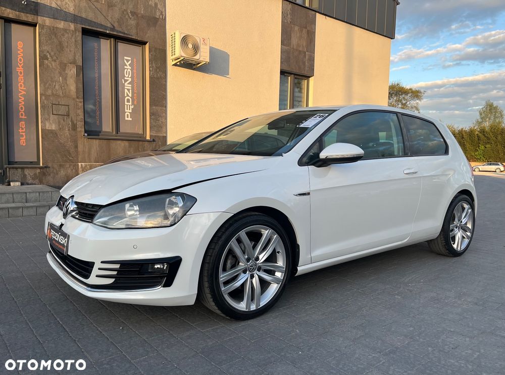Volkswagen Golf - 1