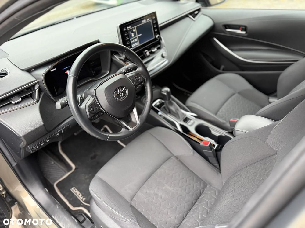 Toyota Corolla 2.0 Hybrid Executive - 10