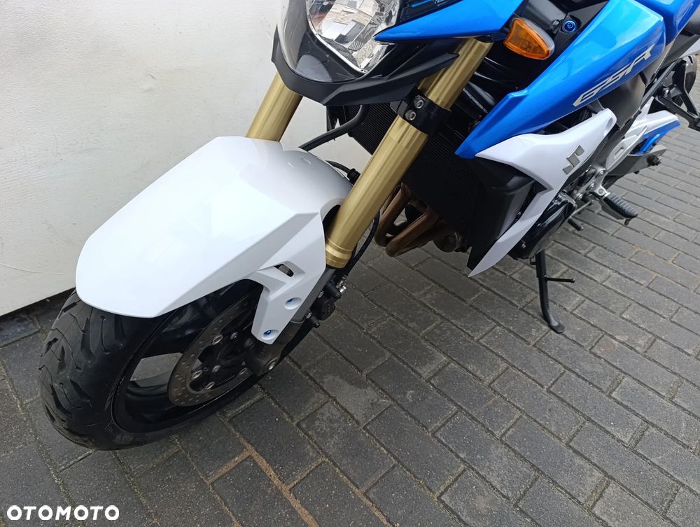 Suzuki GSR - 10