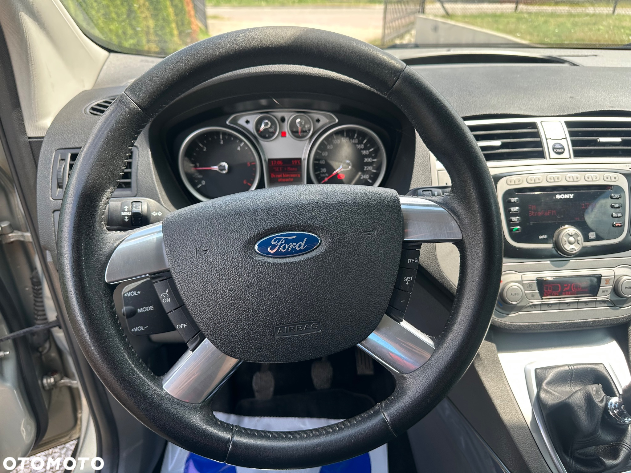 Ford Kuga 2.0 TDCi 2x4 Titanium - 19
