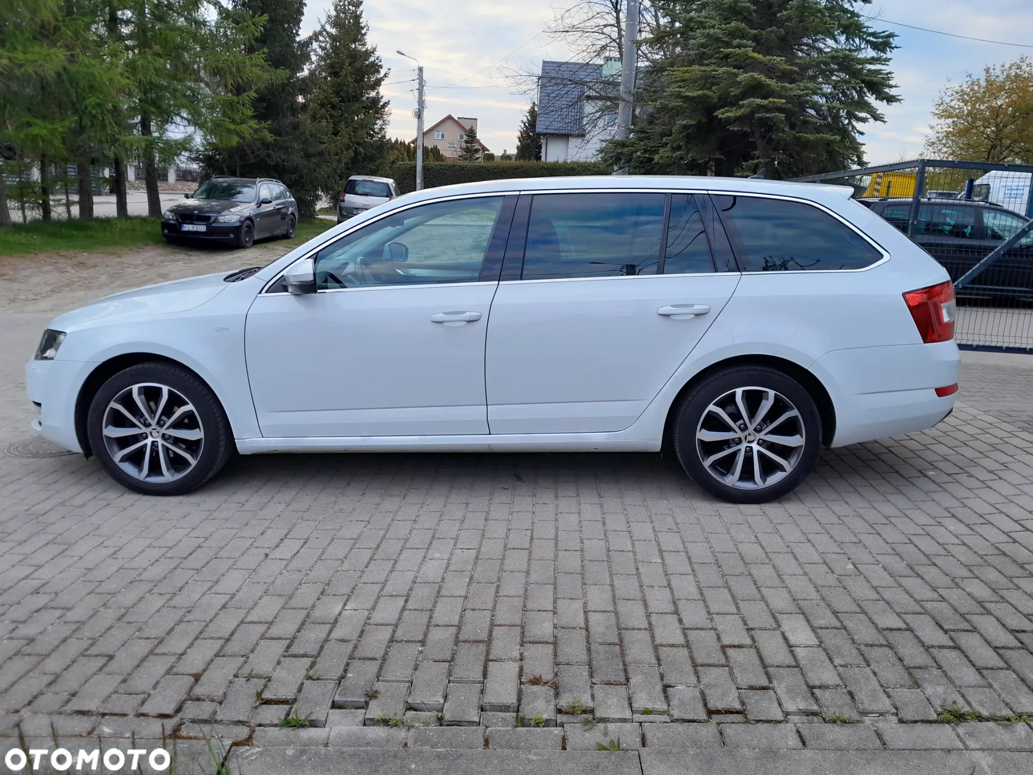 Skoda Octavia 2.0 TDI DSG Premium Edition - 2