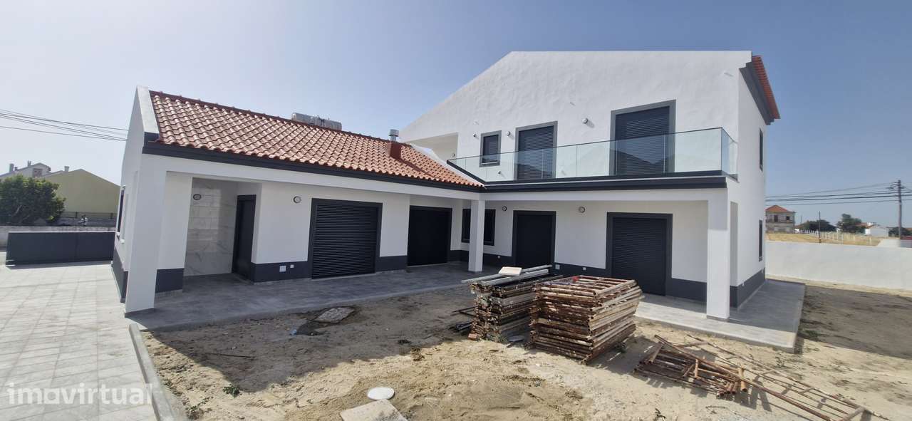 Moradia T5 moderna com terraço e excelente localização - Grande imagem: 2/31