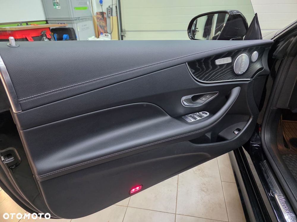 Mercedes-Benz Klasa E 220 d 4-Matic 9G-TRONIC - 25