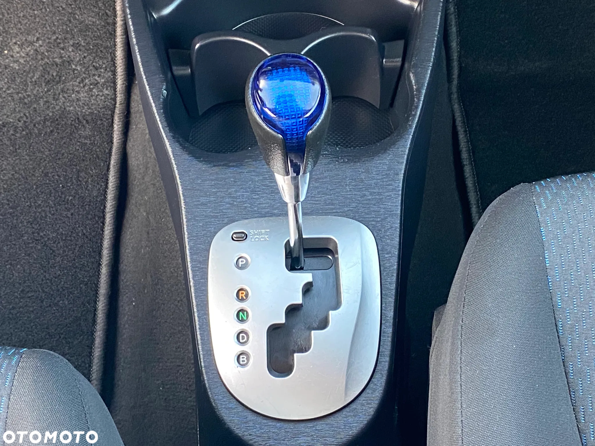 Toyota Yaris Hybrid 100 Premium - 25