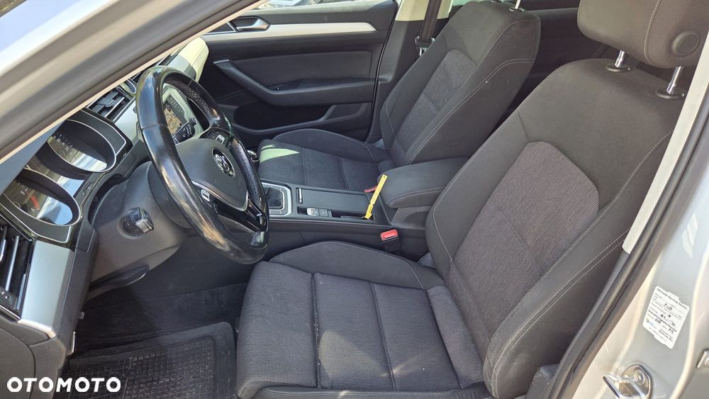 Volkswagen Passat - 9