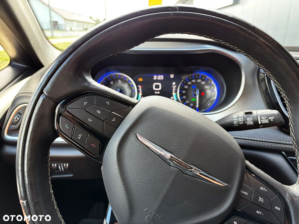 Chrysler Pacifica - 34