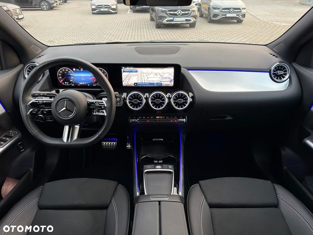 Mercedes-Benz GLA - 21
