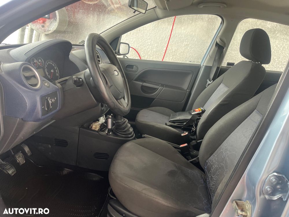 Ford Fiesta 1.25i Ambiente - 5