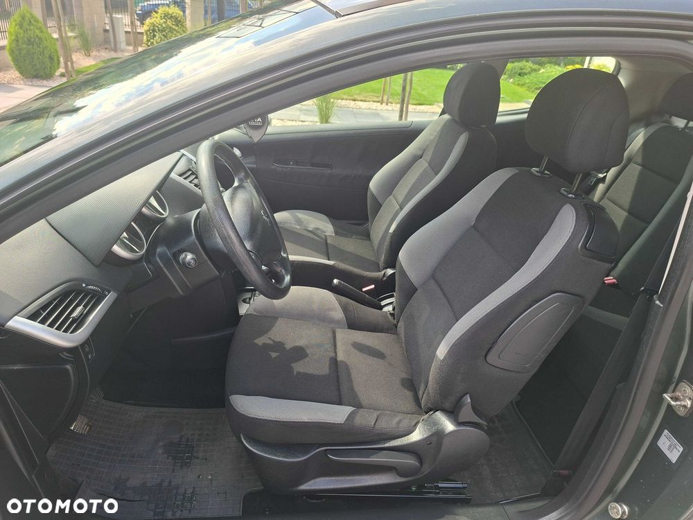 Peugeot 207 - 8