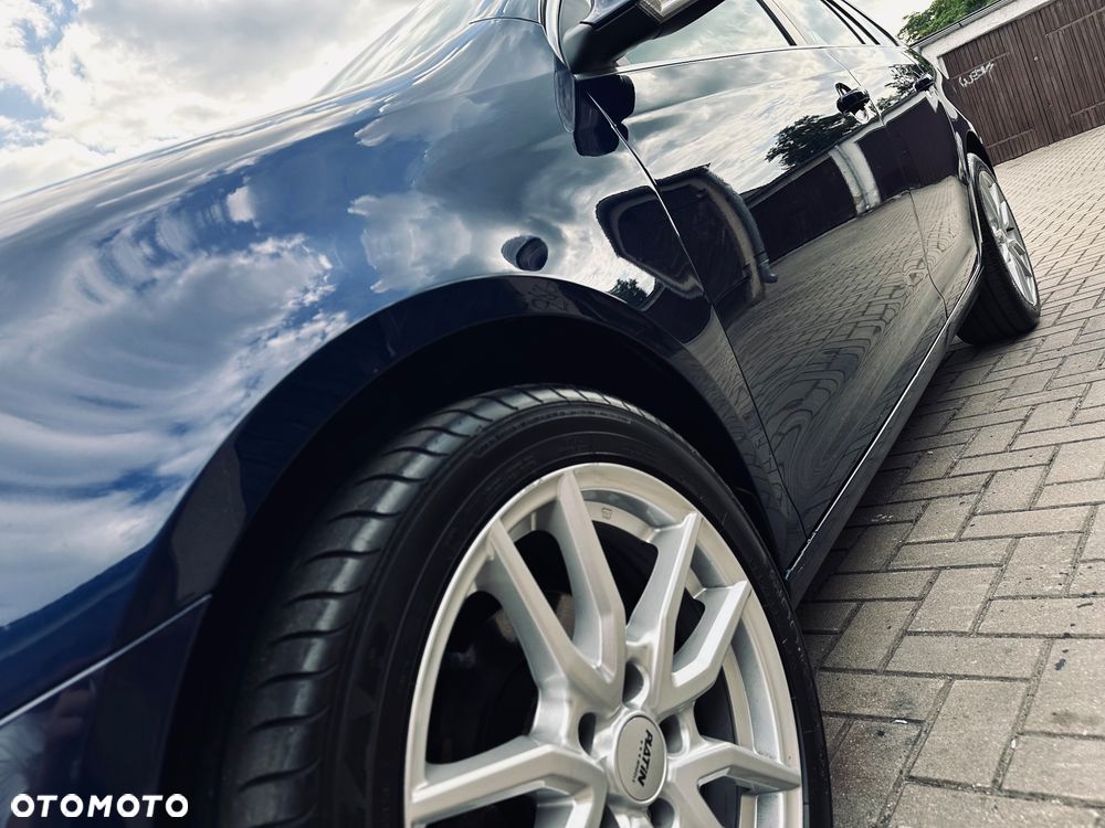 Volkswagen Golf 1.6 TDI DPF Highline - 12