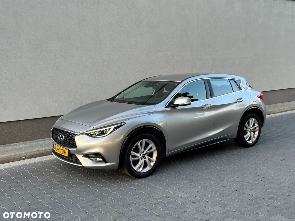 Infiniti Q30 - 10