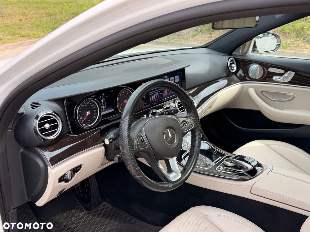 Mercedes-Benz Klasa E 300 9G-TRONIC AMG Line - 9