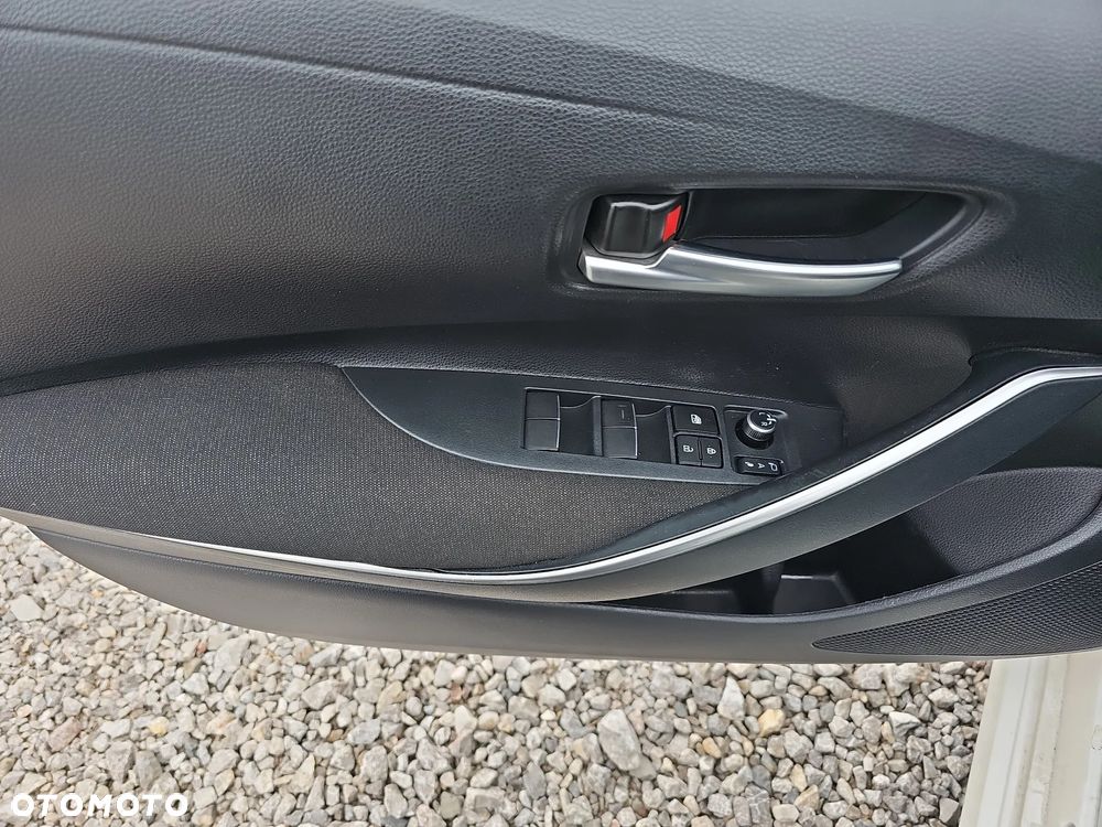 Toyota Corolla 1.8 Hybrid Comfort - 13