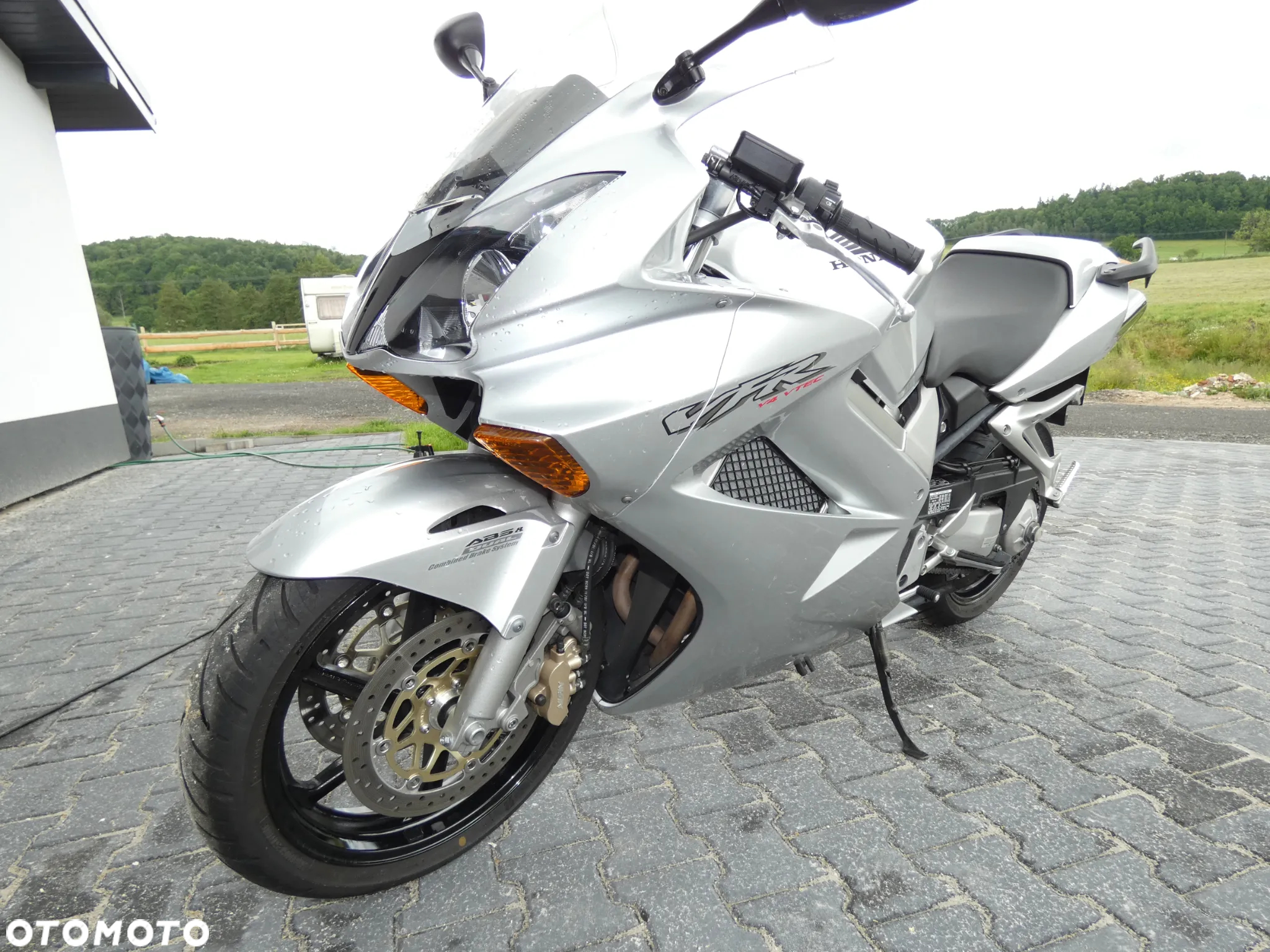 Honda VFR - 4