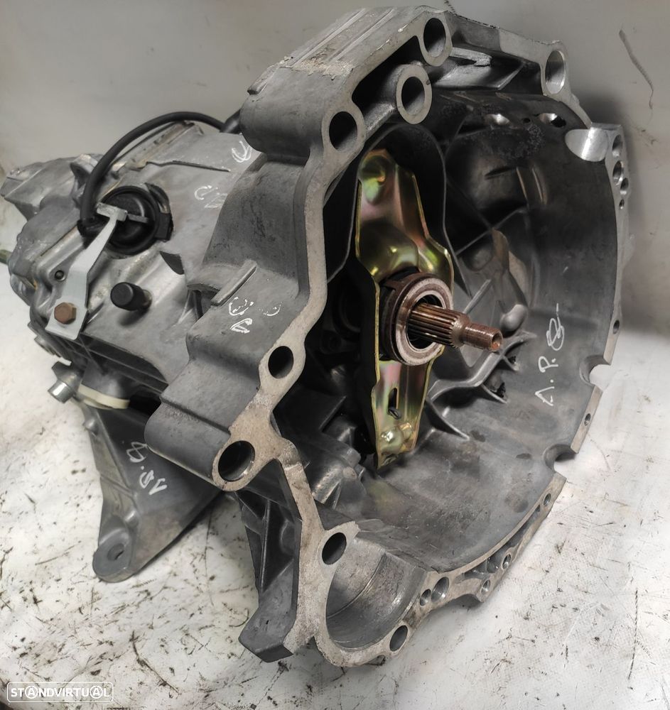 Caixa de velocidades manual VOLKSWAGEN Passat (3B3) - 1