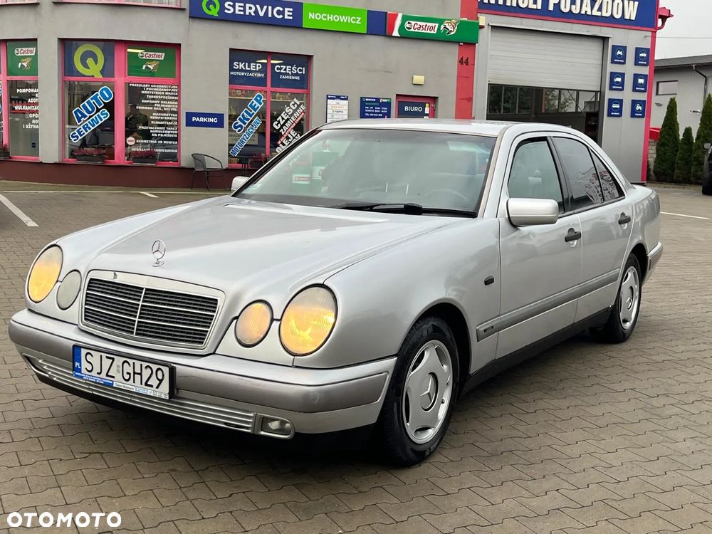 Mercedes-Benz Klasa E 230 Classic - 33