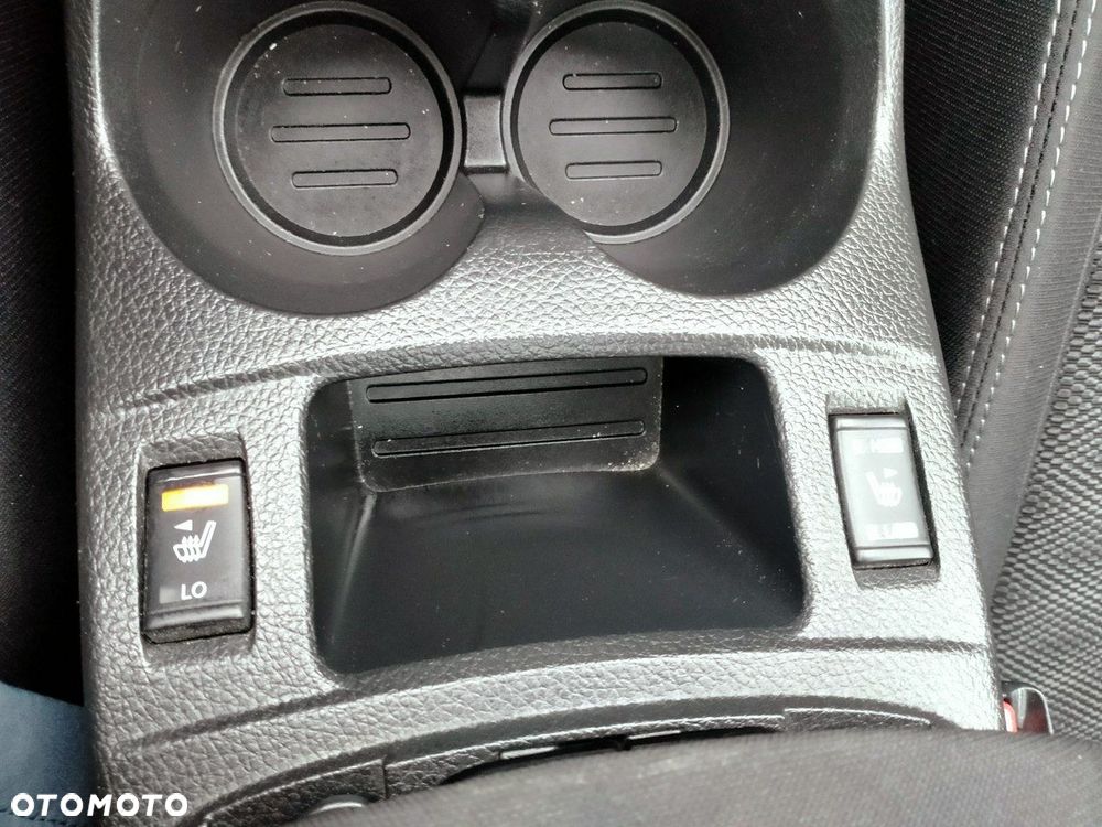 Nissan Qashqai 1.6 DIG-T N-Connecta - 24