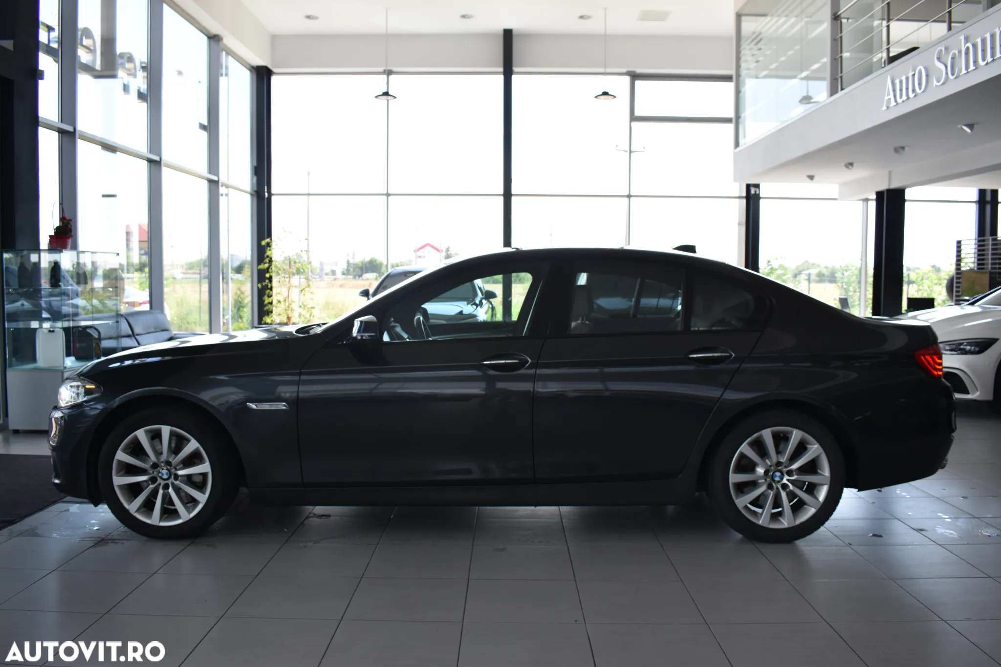 BMW Seria 5 530d xDrive Aut. - 3