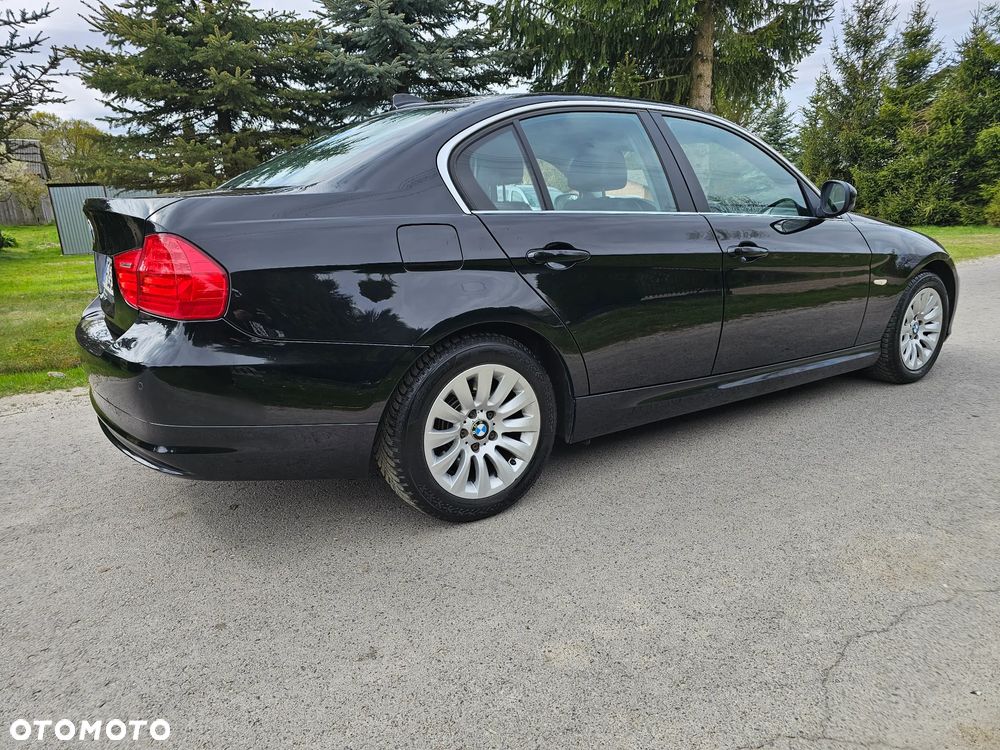BMW Seria 3 320d DPF Edition Sport - 27