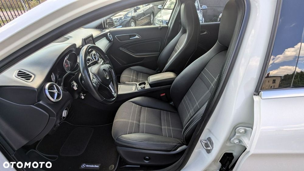 Mercedes-Benz GLA 200 d 4-Matic - 15