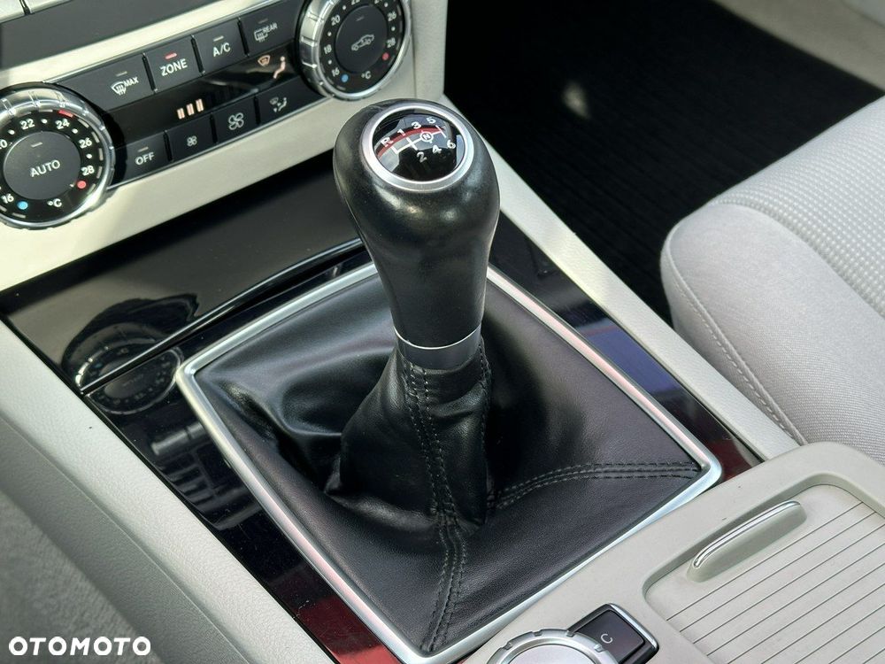 Mercedes-Benz Klasa C 180 BlueEFFICIENCY - 26