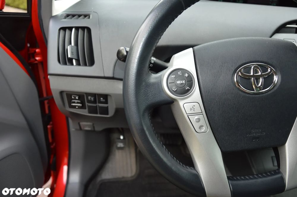 Toyota Prius (Hybrid) Life - 18
