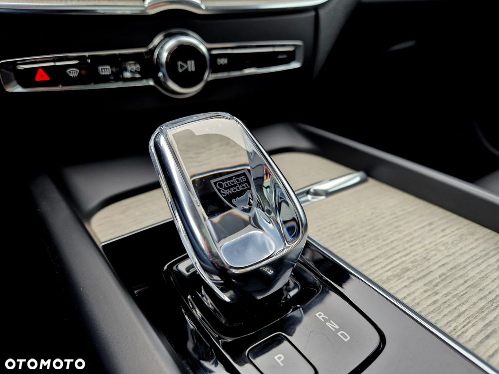 Volvo XC 60 T6 Plug-In Hybrid AWD Inscription - 9