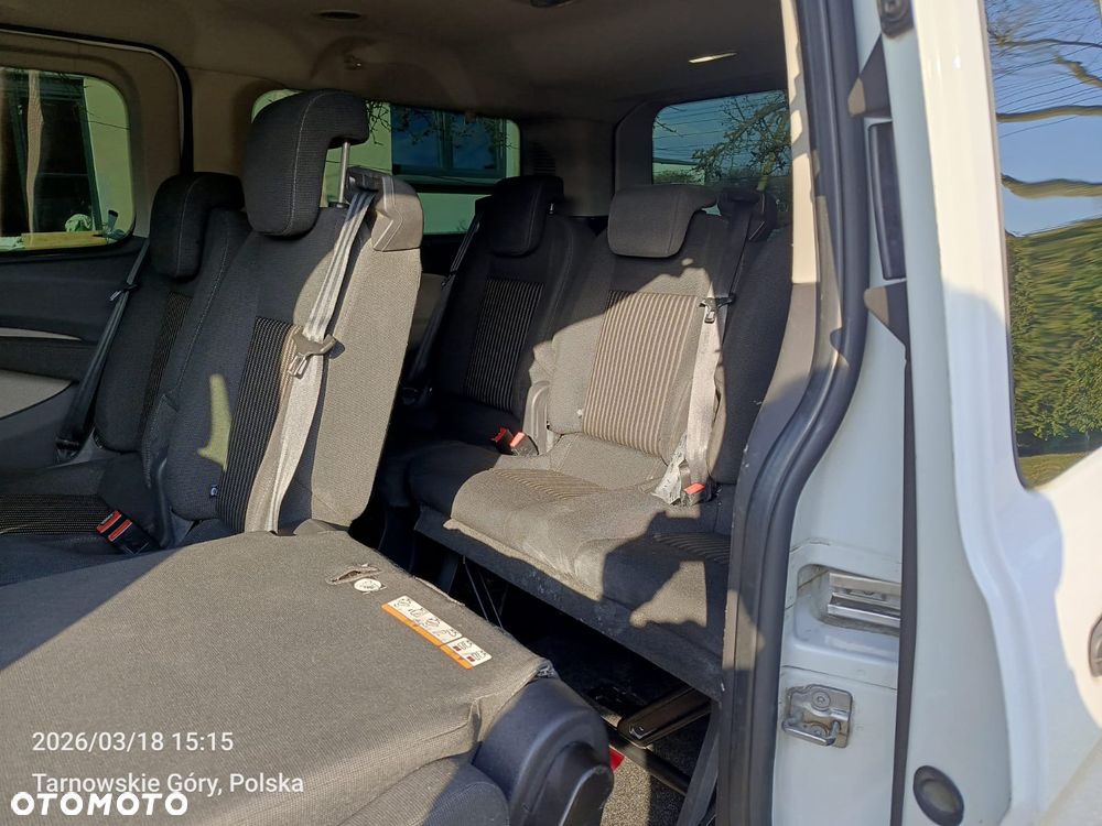 Ford Tourneo Custom - 12