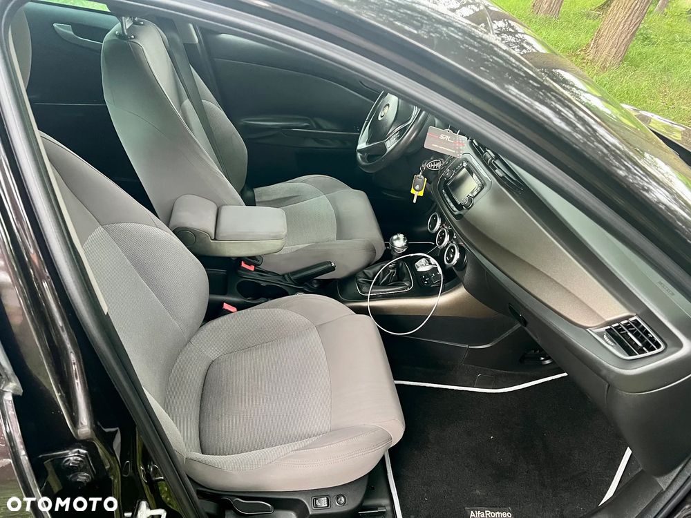 Alfa Romeo Giulietta 2.0 JTDM Distinctive - 19