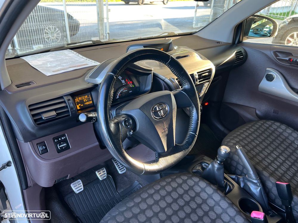 Toyota iQ 1.0 VVT-i 2 - 6