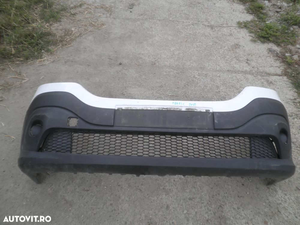 Bara fata Renault Trafic 2015