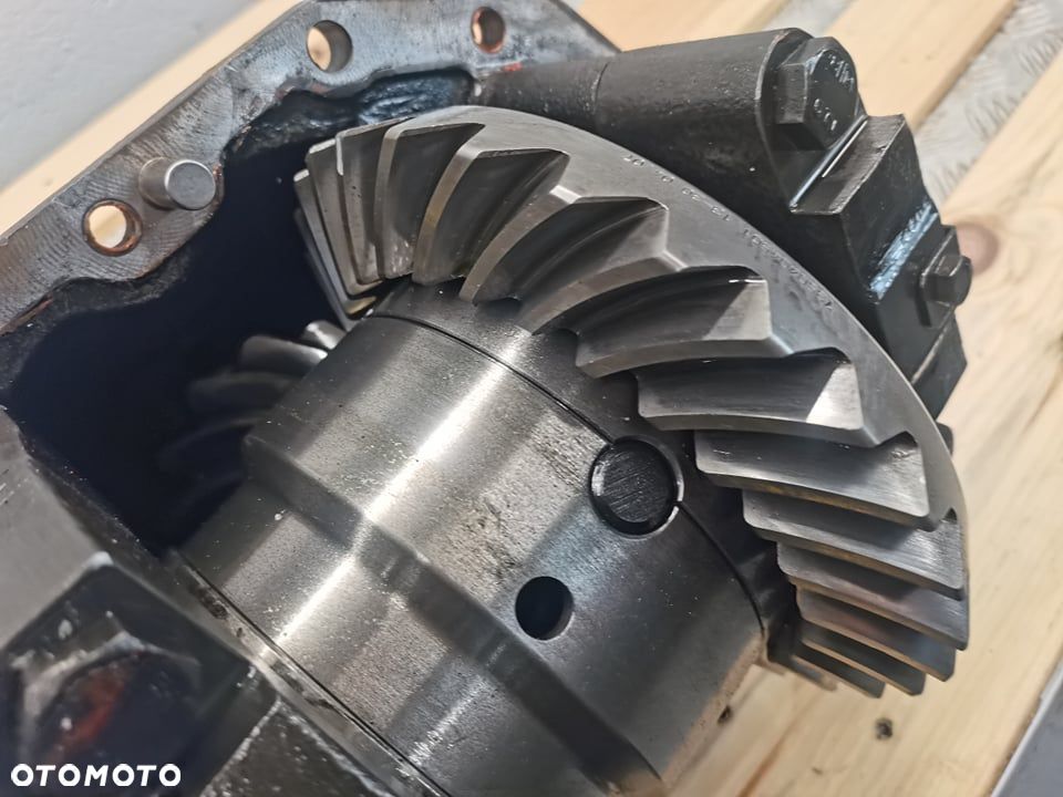 Mechanizm różnicowy Massey Ferguson 7480 {Dana} - 6