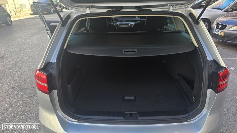 VW Passat Variant 2.0 TDI Highline DSG 4Motion - 28