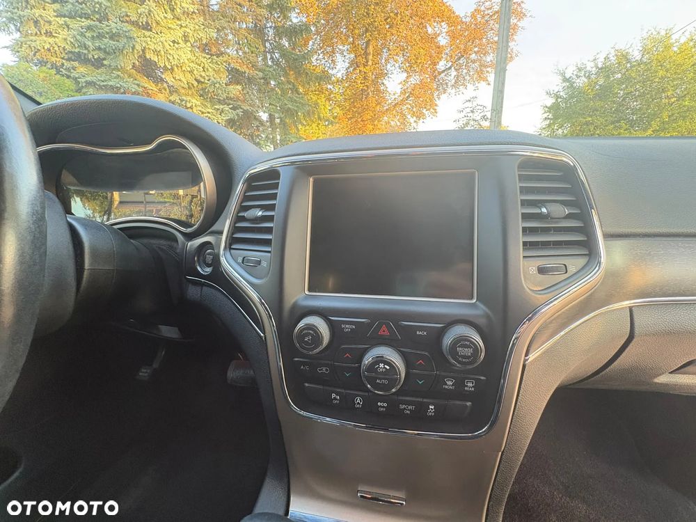 Jeep Grand Cherokee - 17