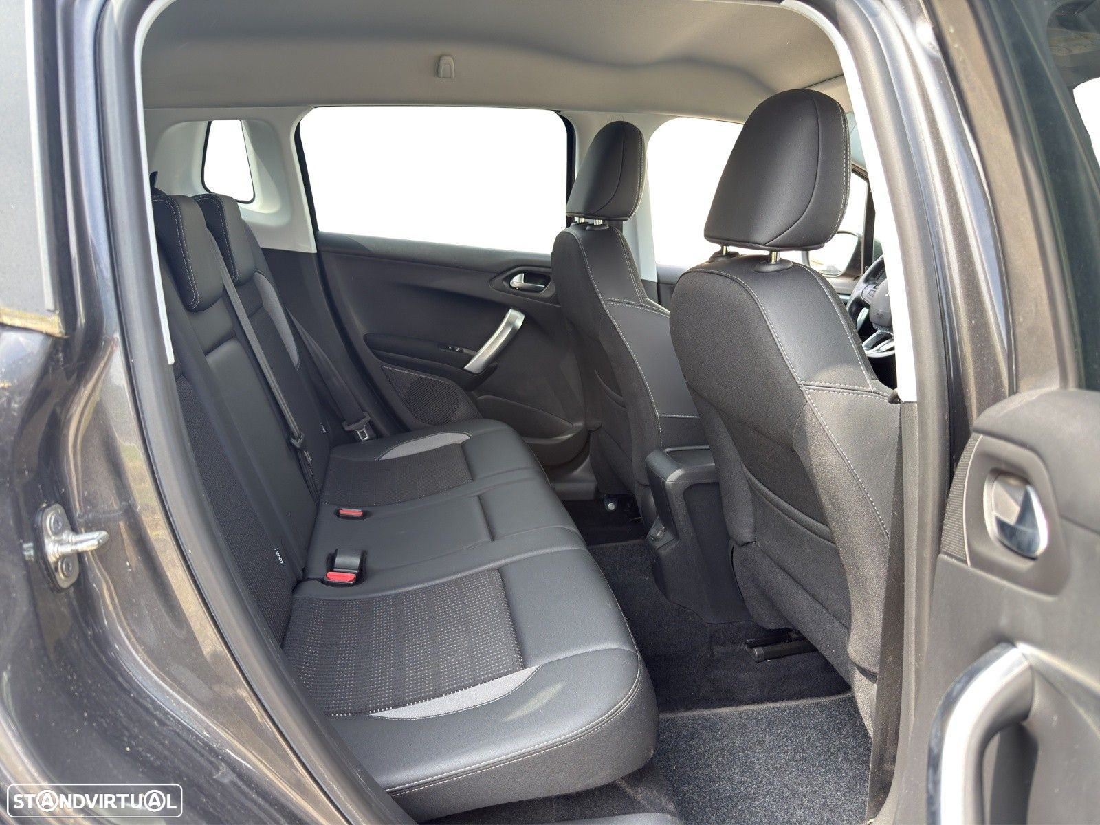 Peugeot 2008 1.2 PureTech Allure EAT6 - 16