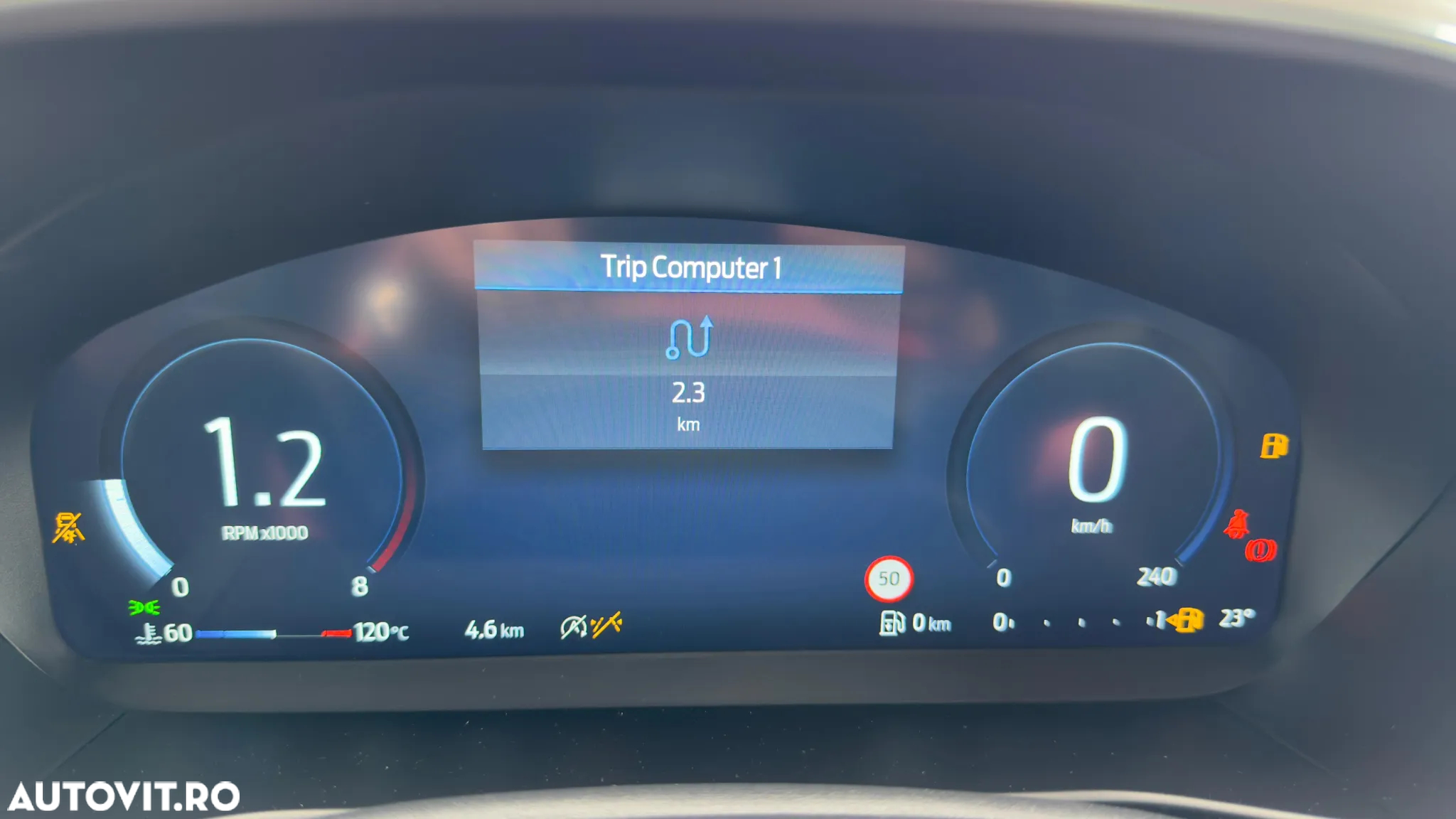 Ford Focus 1.0 EcoBoost 6MT MHEV Titanium X - 13