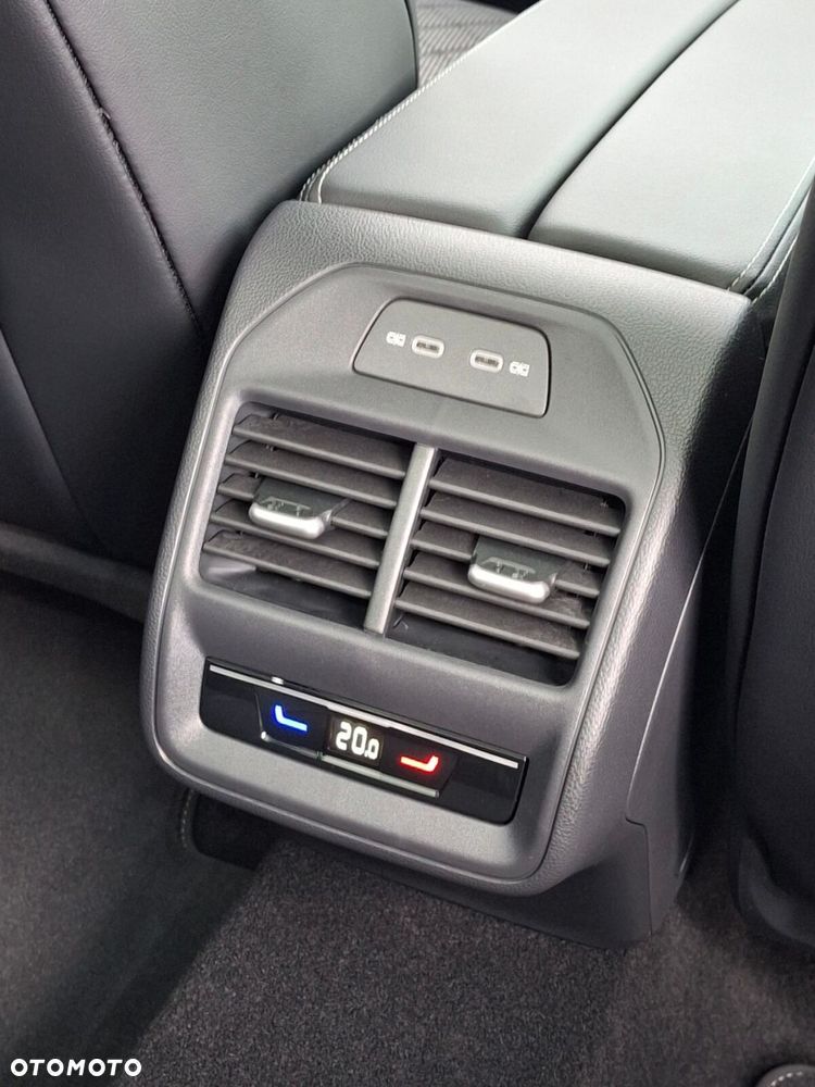 Volkswagen Passat - 31