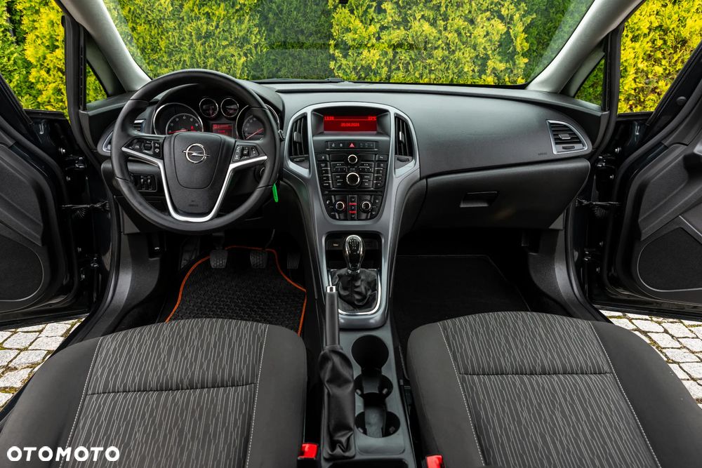 Opel Astra IV GTC 1.4 Active - 21