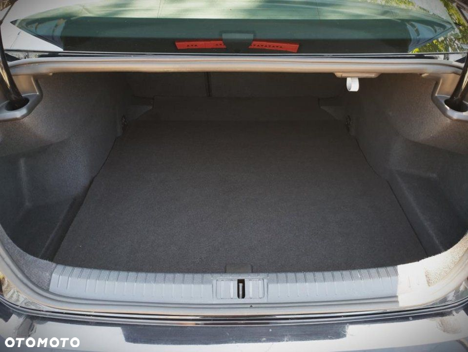 Volkswagen Passat - 30