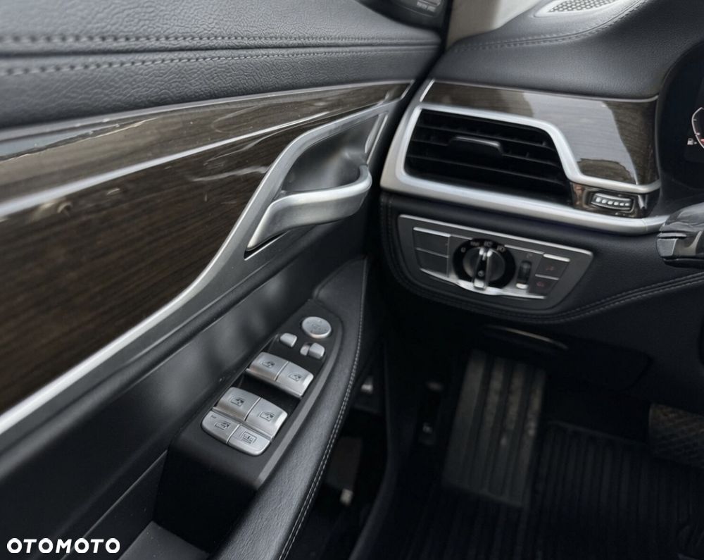 BMW Seria 7 740Li - 10