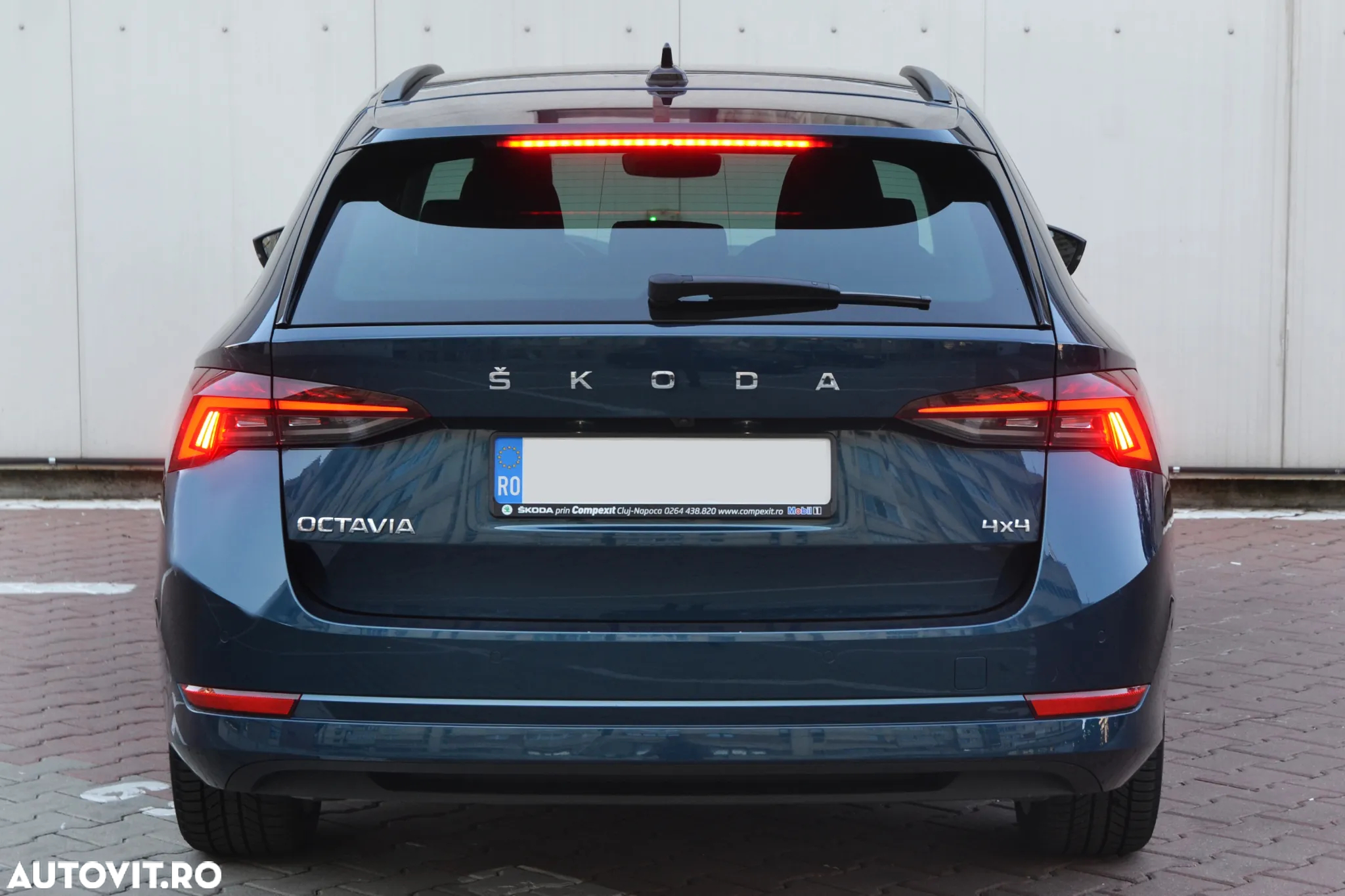 Skoda Octavia Combi 2.0 TDI DSG 4X4 Style - 27