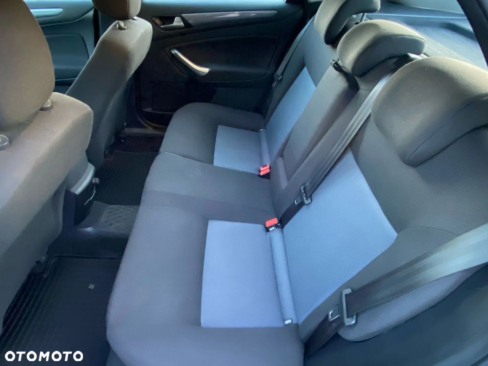 Ford Mondeo 2.0 Ghia X - 18