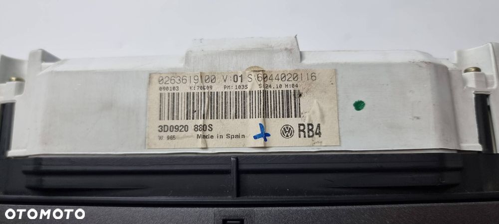 LICZNIK ZEGAR VOLKSWAGEN PHAETON 6.0 W12 3D0920880S - 3
