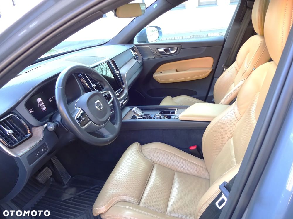 Volvo XC 60 T8 Plug-In Hybrid AWD Ultra Dark - 37