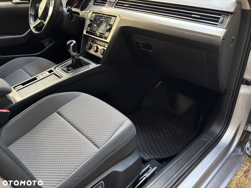 Volkswagen Passat 1.5 TSI EVO Elegance - 13