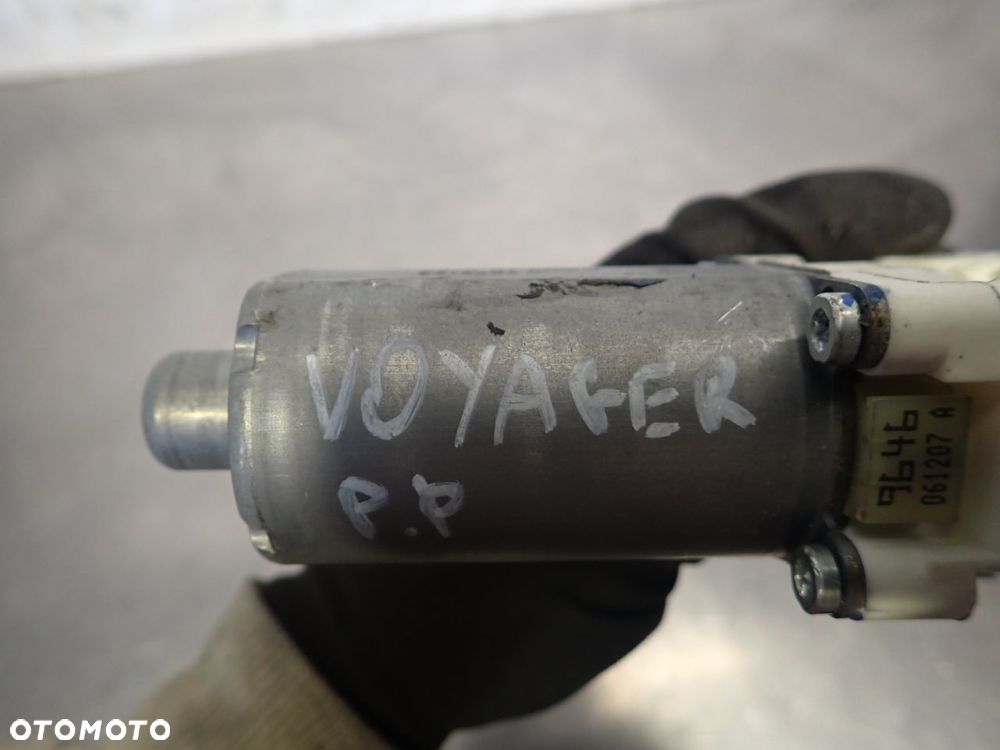 SILNICZEK SZYB PRAWY PRZÓD CHRYSLER GRAND VOYAGER V 2.8 - 3