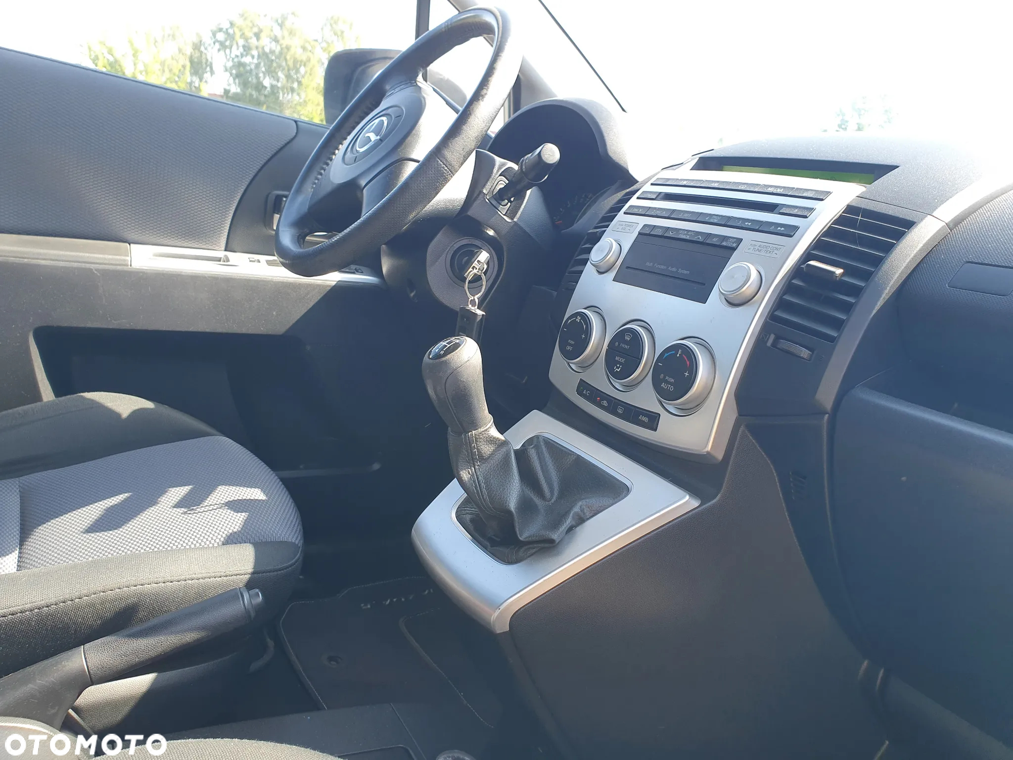 Mazda 5 2.0 Exclusive + - 21